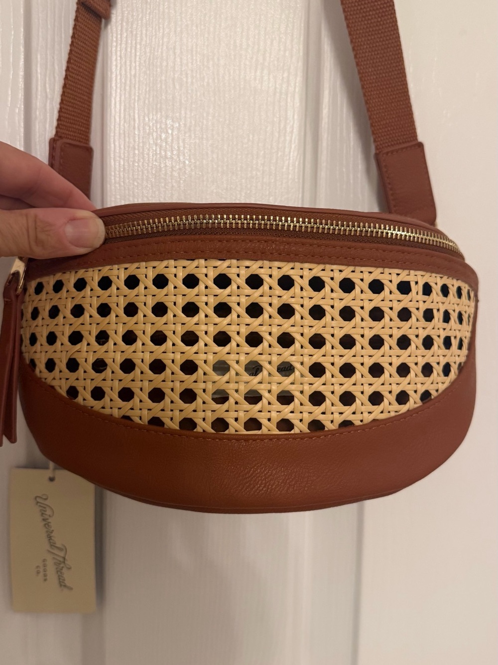 Universal Thread Woven Rattan Belt Bag Brown Crossbody Fanny Pack NWT - Picture 2 of 7